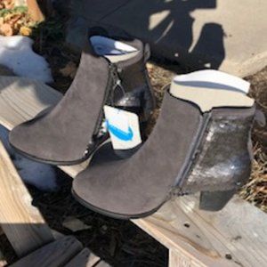 New Muk Luk Booties Grey Sequence Size 9